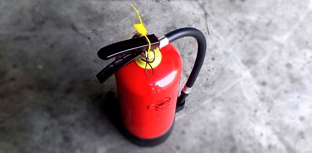 Dinas Damkar Kota Bogor Bersihkan Material Longsor di Area Permukiman
