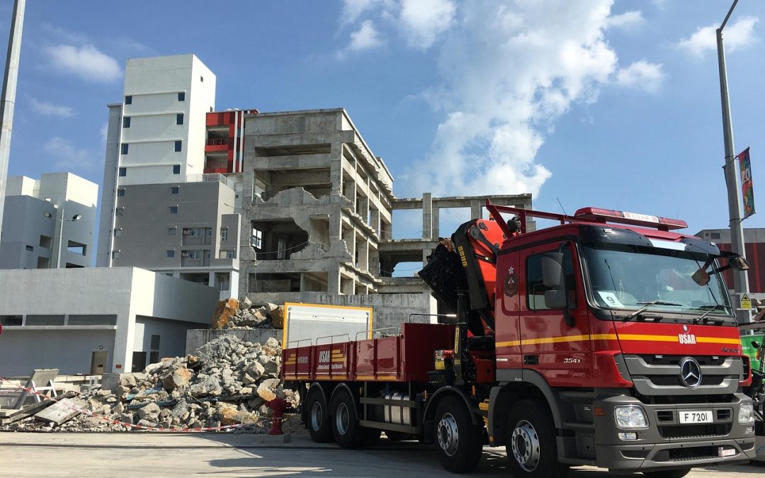 Dinas Damkar Kota Bogor Padamkan Kebakaran di Jembatan